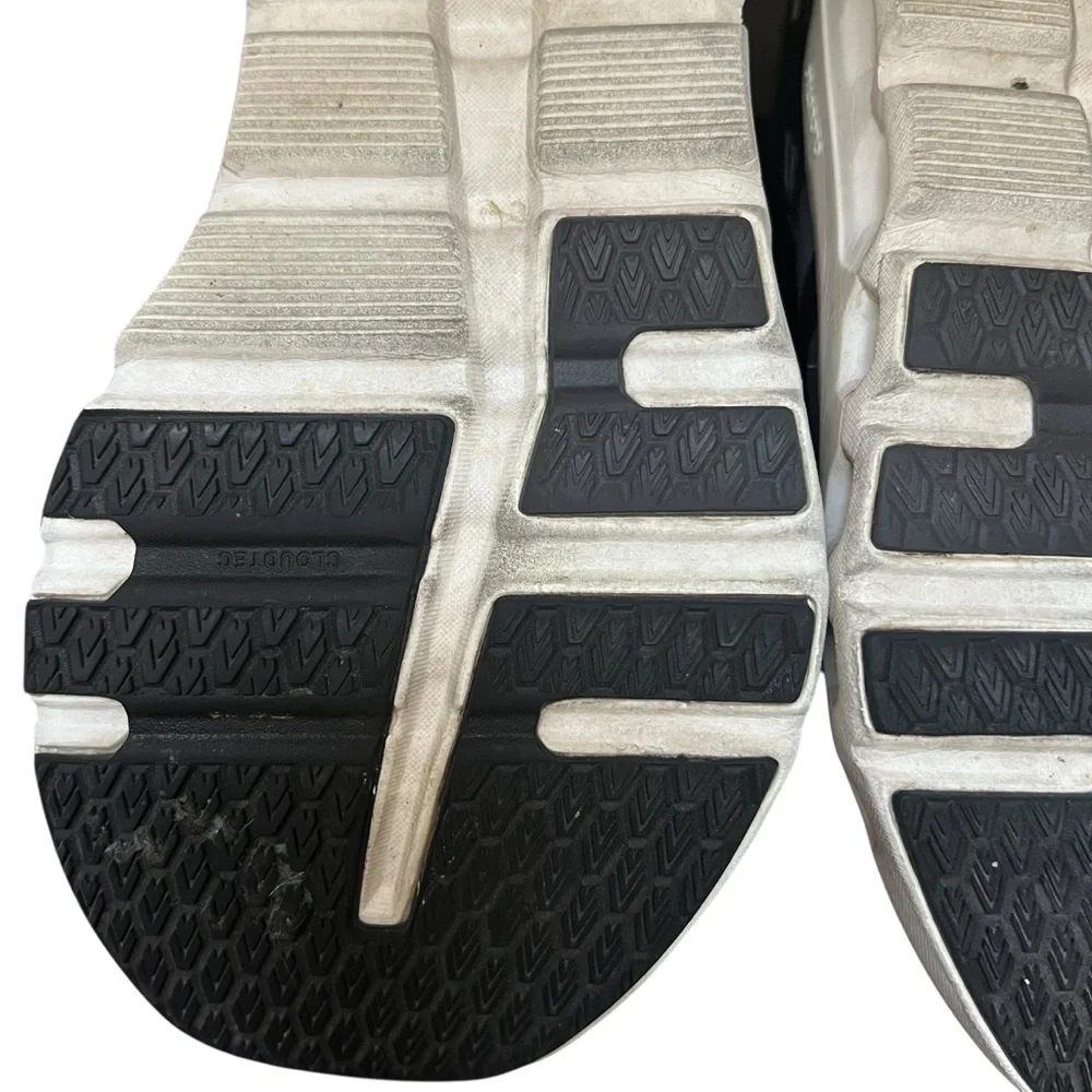 On Running Women’s Cloudrunner 2 Running Athletic Shoes US 9 Black Gray